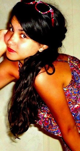 addictor to music ...love to dance...and just be crazy :*