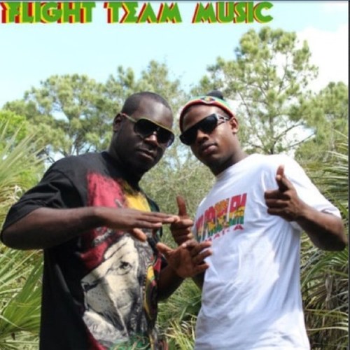 Rapper/singer... keeps it real wit everybody 3hunnit all day follow me and ill follow back str8 up checkout reverberation/flightteam321 gotta love the music