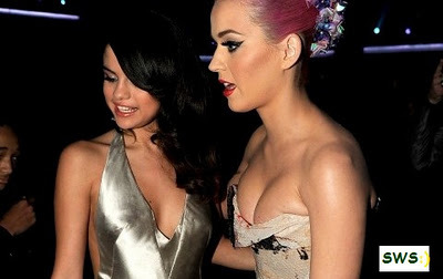 Oiii, sabe comé? eu era Selenator, ai conheci a Katy, virei KatyCat, hoje conheci o 1D, virei Directioner V1D4L0K4