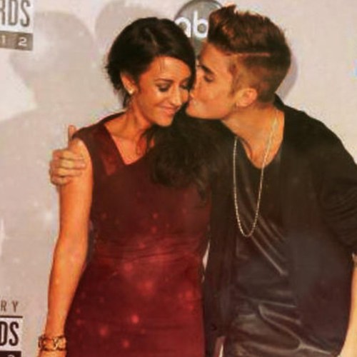 Met justin ♥ justin noticed me ♥ justin is following me ♥ i love justin more than donuts, and i REALLY love donuts. - oh and that first part isn't true k bye.