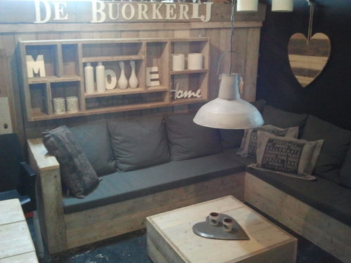 Wij zijn een bedrijf dat gespecialiceerd is in het maken van Steigerhouten meubelen voor binnen en buiten. webshop: http://t.co/YR2rfSga