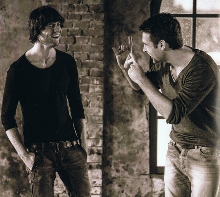 WE'RE THE BIGGEST NICK & SIMON FAN ! soms is iets waardevoller dan je denkt dus twijfel geen moment besef nu waar je bent en geniet van wat het leven je brengt!