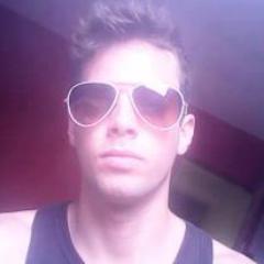 Will, 19 anos, olhos claros,loiro! http://t.co/KBgYrJ29