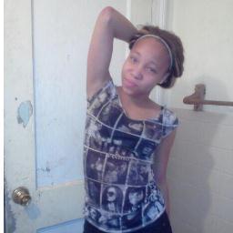 Follow Myy Twinn @YourHoe_Secret !