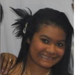 Alegre...é até demais,
Simpática...só pra quem eu gosto
Amo estar ao lado de pessoas q me façam sorrir e o resto é o resto kkk