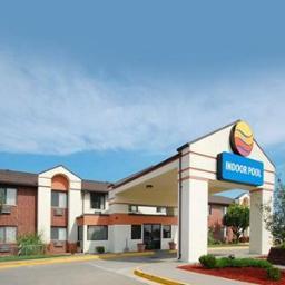 We offer a Full Hot Bkfst Buffet. Indoor Pool/Hot Tub. Easy access off I-70, ext 101.  Just mins. from the Isle of Capri Casino. Pls Call (660)882-5317 for res.