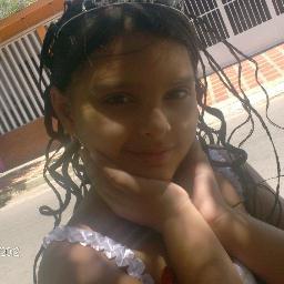 SOY ✿ DIVERTIDA ✿LOCA ✿ LLOROSA ✿BIPOLAR ✿ MIEDOSA ✿ INTELIGENTE ✿ LINDA ✿