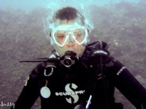 Mad spurs fan, scuba diving, zionist South Africa