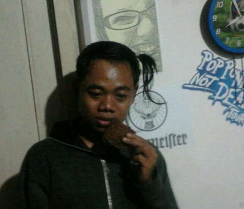 Urip ki mung sedelo..nek ra nggo saru arep nggo opo?? hooh ra?? kandani ooooog B==D