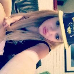 Emeliyne_G's profile picture. Si je te Follow, Follow mon homme @alpha_vybz en retour stp