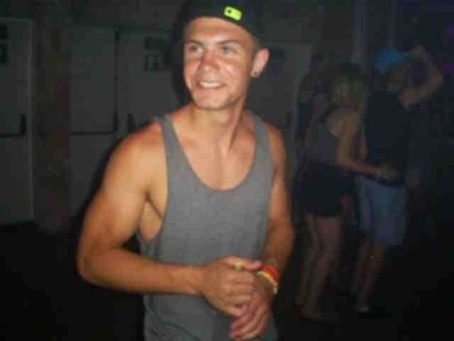 DotWitcombe7's profile picture. Addicted To Sneakers #Sneaks #WeeeeeeazzzyFam