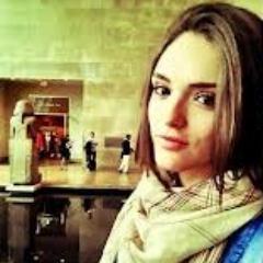 Fã Clube dedicado a atriz Isabelle Drummond, eu tenho esse twitter e mais esse @isabelleamovoce...