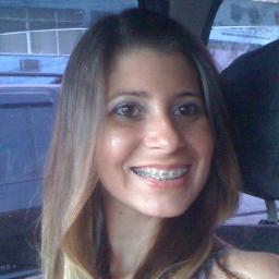 Estudante de comunicação - Publicidade, que é viciada em propaganda. Amante da música, livros, vinhos... Apaixonada pela vida, pelo que faz, pela família...