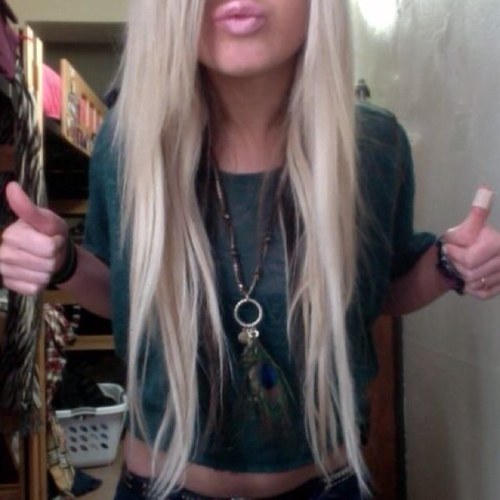just a normal girl, with crazy hair problems.