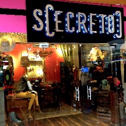 Boutique exclusiva de ropa para mujeres con diseños unicos y originales. Ropa, zapatos y accesorios.

Centro Santa Fe, Local 664.