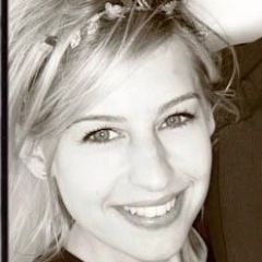 SofieHewson's profile picture. Event Manager, Singer/songwriter in @letterstodaisy
, Illustrator...