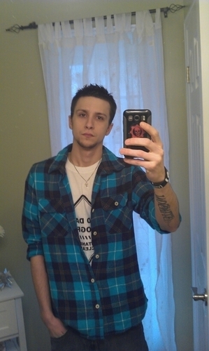 cole13318's profile picture. I'm a 25 year old male that works as a cook for a family owned restaurant.. love snowboarding, and really any other sports like it