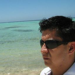 Empresario Soñador, emprendedor y aterriza´o, de MILLOS la cabeza y de mi hijo el corazón!. Sé que me dicen los ojos, de ahí las ilusiones y las que no!