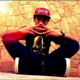Danço Free Step a 10 meses, sou muito bem humorado, minhas crews são 'Supreme Boys & INSIDE', solteiro e caso tenha gostado segue ai...vlw s2