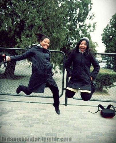 2Golds_INDO's profile picture. 1/2 @nannaiskandar, 1/2 @BulanIskandar. Multi-talented, established on 1998. Young & Fresh. Tell them what to do, and they gonna Bring It On!