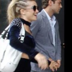 Rebeldes minha razão de viver...  @Lua_Blanco  
How I wish, how I wish you were here..
Lembrando eu sou pré-destinada a VITORIA.