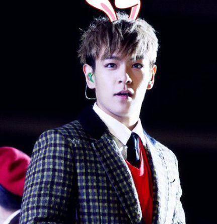 ผมท็อป! คุณรู้จักผมมั้ย? พี่ใหญ่ใจดี บิงกูแห่งบิ๊กแบง!! ฟอลผมมาสิครับ *นั่งเล่นแบร์บริค* [RT]
