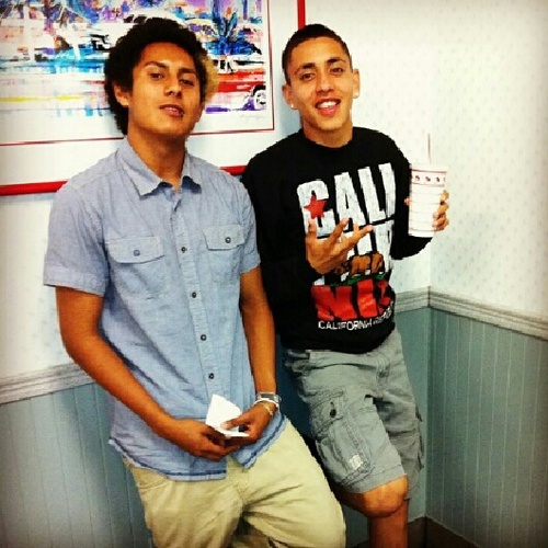 HBKDaymian1069's profile picture. Edgar Damian ,Soccer player, @Yganicio Valley High School, Senior, class of 13, CALIFORNIA, HBK, Follow me and ill Follow you if Your Cute;)