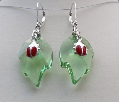 Handmade jewelry, original photography, reselling & decluttering!
Visit https://t.co/NcWsFpde7N