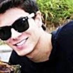 É um anjo, que Deus colocou em minha vida, e hoje, por causa do destino eu o chamo de ídolo @Aguiarthur . Fã clube masculino.