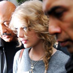heyhoo:3 I'm a Swiftie&Belieber!