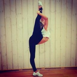 cheer_islyfe's profile picture. Cheerleading isn't just a sport, it's a lifestyle. STAY FIERCE #cheerislyfe #teampompoms #ibase #flexedfeetdontcompete ∞