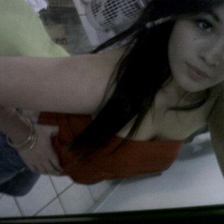 introvertida, sencilla, timida, alegre, rencorosa sensible, sociable..