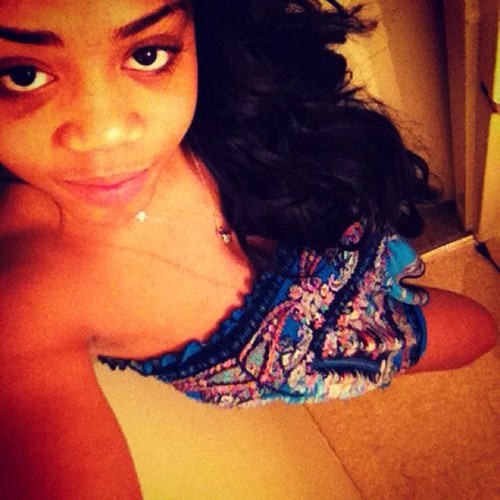 Total_PMB's profile picture. Beautiful outgoing smart female just trynna make it !
