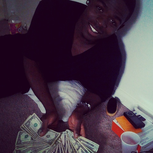 #TeamMoneymaker/#TeamKushblower/#TeamLeanDrinker #TeamTrueReligion fmoi @hpfonzo i follow bak