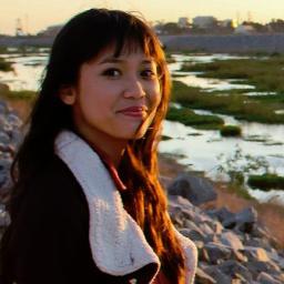 kimlypv's profile picture. Advocator of public transportation and eating pie for breakfast, who designs products and throws clay around.