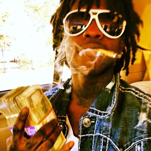 Bitch I'm Me(Some Ppl Try n Try n Try n Try Jus 2 Get By Ima Do What I Gotta Do 2 Jus 2 Geh Mines)I Shouldn't B Livin)Streets Ain Forgivin