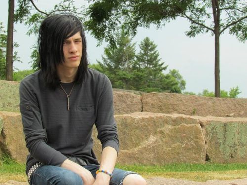 DanielFromHere's profile picture. 18 | bi | single | love MIW and AA •_• | soooo yeah, hit me up