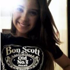 Thayna_qw's profile picture. 