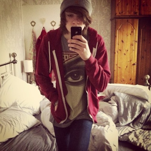 wallwank's profile picture. 16-tabs-drugs-alcohol-guitar-vocals-thelifewelive