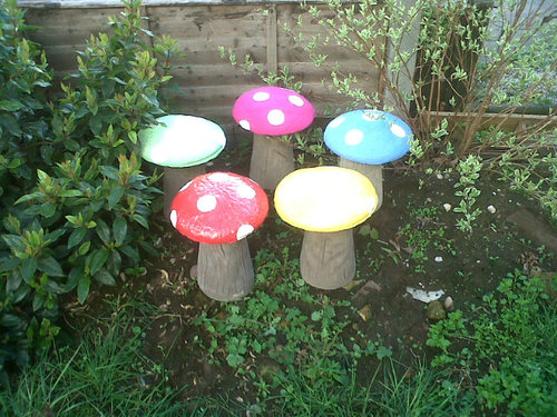 Business supplying quality garden ornaments to brighten up any garden.email greatbarrfeatures@hotmail.co.uk