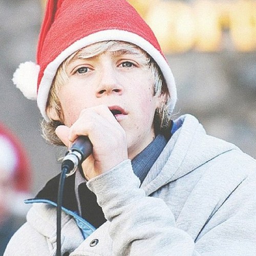 Charlie here!!! Soy un unicornio, me voy a violar a 1D algun dia y les dare hijitos 69 :3 vivo en Narnia por cierto  LWWY 3