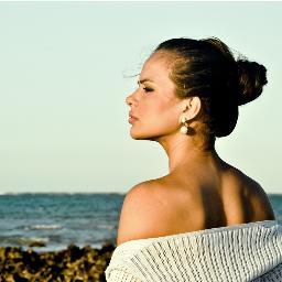 Tourina, estudante, timida, feia, carinhosa, ciumenta, reggae, familia,  *-* Deus s2'