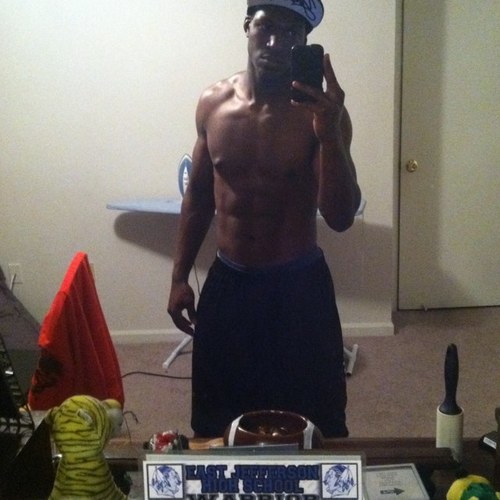 Im a ✈ young fella living the life! Track is the profession and being #1 is my goal. Team #SeluTrack || Team Nation.