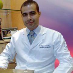 Médico Especialista em Cirurgia Plástica. CRM-GO nº 9416; CRM-DF nº 12393. Saiba mais em: http://t.co/apq8uauZ