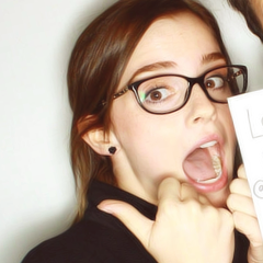 @EmWatson♥ @selenagomez♥ Proud to be a Potterhead, Selenator & GLEEks. I love number 22 because I was born on April 22 and Selena Gomez was born on July 22.