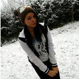 black & blue hair | green eyes | helix *-* | 8mm Plugs | 1,56m | hrrr cookies *o* | Unicorns :3 | my heart is still taken ♥ | Follow Me ! c: