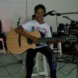 Estudante,guitarrista. Rock N' Roll, Blues, HQs, tudo quanto é nerdice e Ultraje. Ah, aprendiz de Teddy Boy. (: