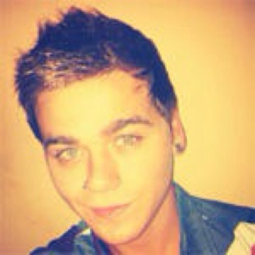Twitter ddikdo al mejor de Calle 7 @Matismilee  fans club oficial de El Salvador.Feliz xq me siguio el  dia q hic la cuenta  04/01/12  #teamMati #FiebreSmilee