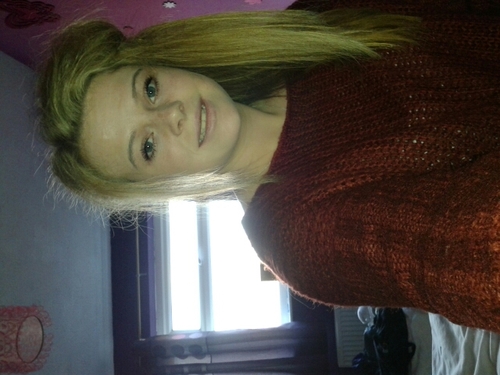 am 15 and single:( , love sports, live in yorkshire,  like to go out with mates, love shopping,