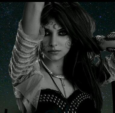 New born vampire, had to leave everything I owned behide. My maker was murdered, so I am looking for where I belong. (#RP, single, straight, 18+)